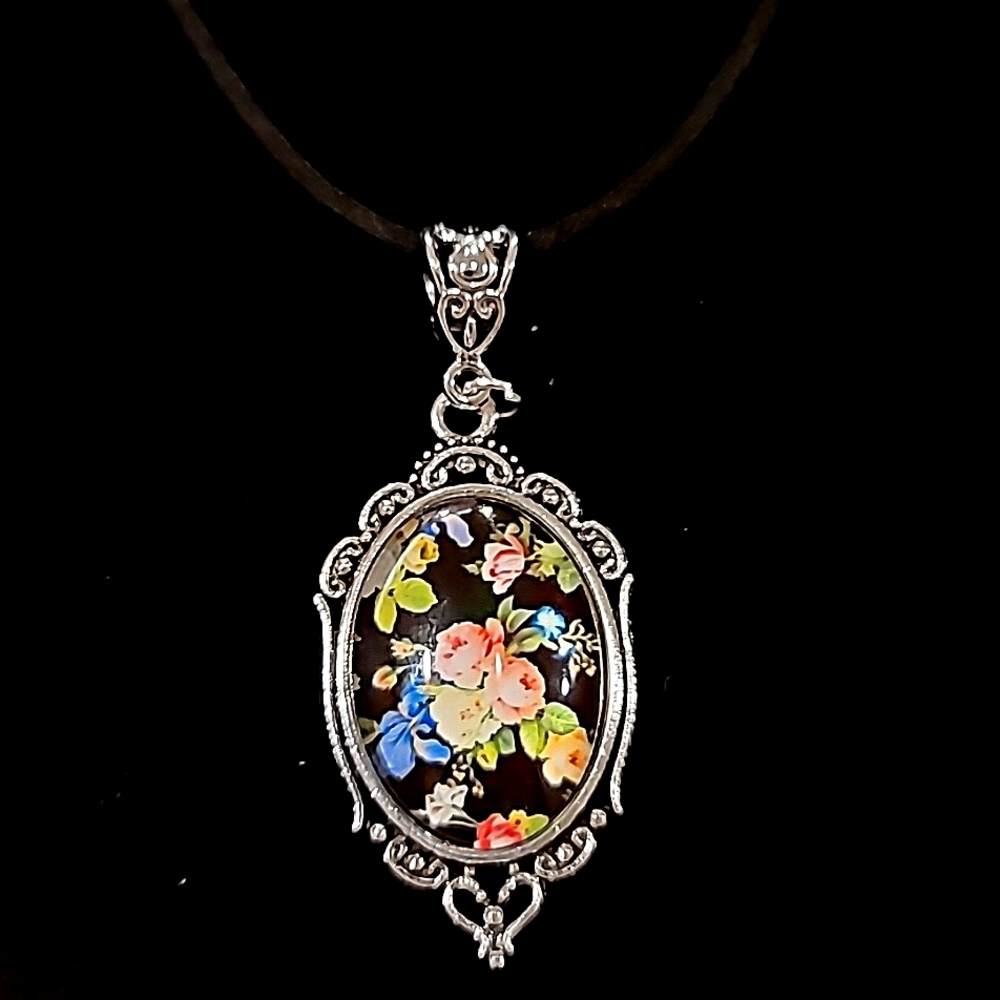 💐 Antique Silver Cabochon Victorian Floral Cameo Necklace